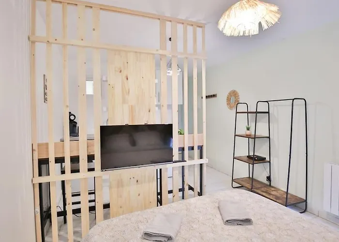 Studio Paisible, Parking Gratuit, Emplacement Velo - Village Vaux 3 Minutes Auxerre