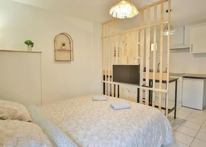 Studio Paisible, Parking Gratuit, Emplacement Velo - Village Vaux 3 Minutes Auxerre