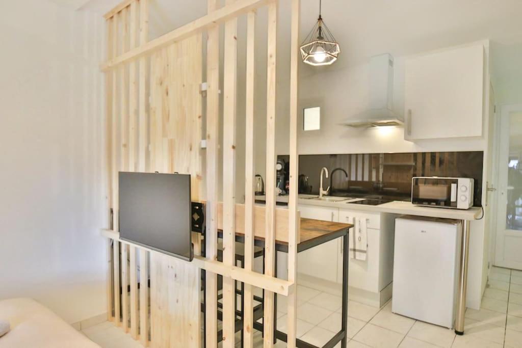 Paisible, Parking Gratuit, Emplacement Velo - Village Vaux 3 Minutes