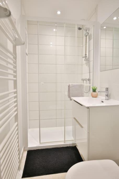 Paisible, Parking Gratuit, Emplacement Velo - Village Vaux 3 Minutes