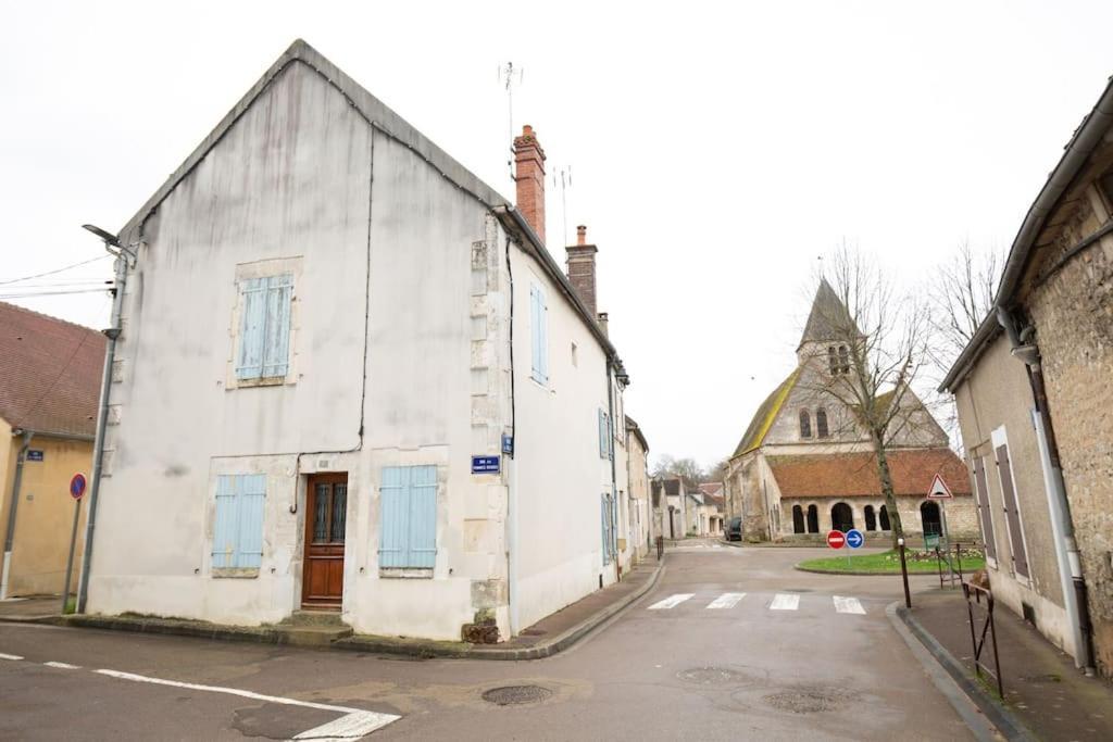 Apartment Paisible, Parking Gratuit, Emplacement Velo - Village Vaux 3 Minutes Auxerre